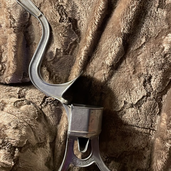 Vintage UNIVERSAL 1950’s aluminum juicer - Picture 3 of 6